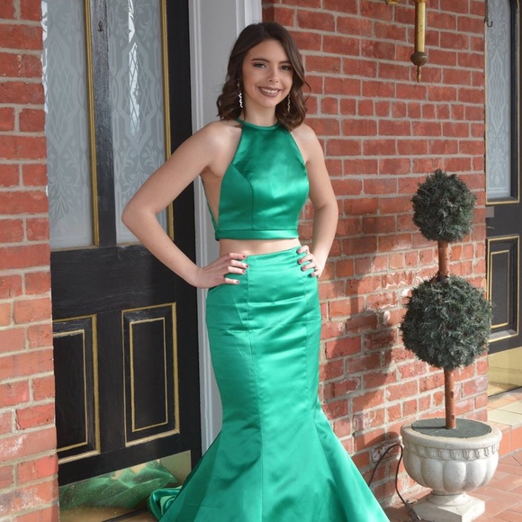 COPY - Sherri Hill. Prom Dress. Size 0. No alterations. Worn once. - Picture 2 of 5
